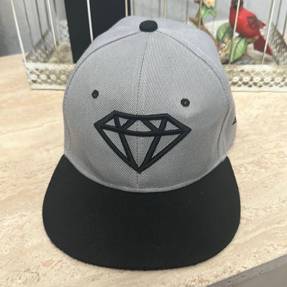 Tilly’s Diamond adjustable hat new without tags